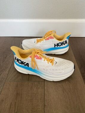 HOKA Clifton 9 Women’s 10.5 Blanc De Blanc/Swim Day